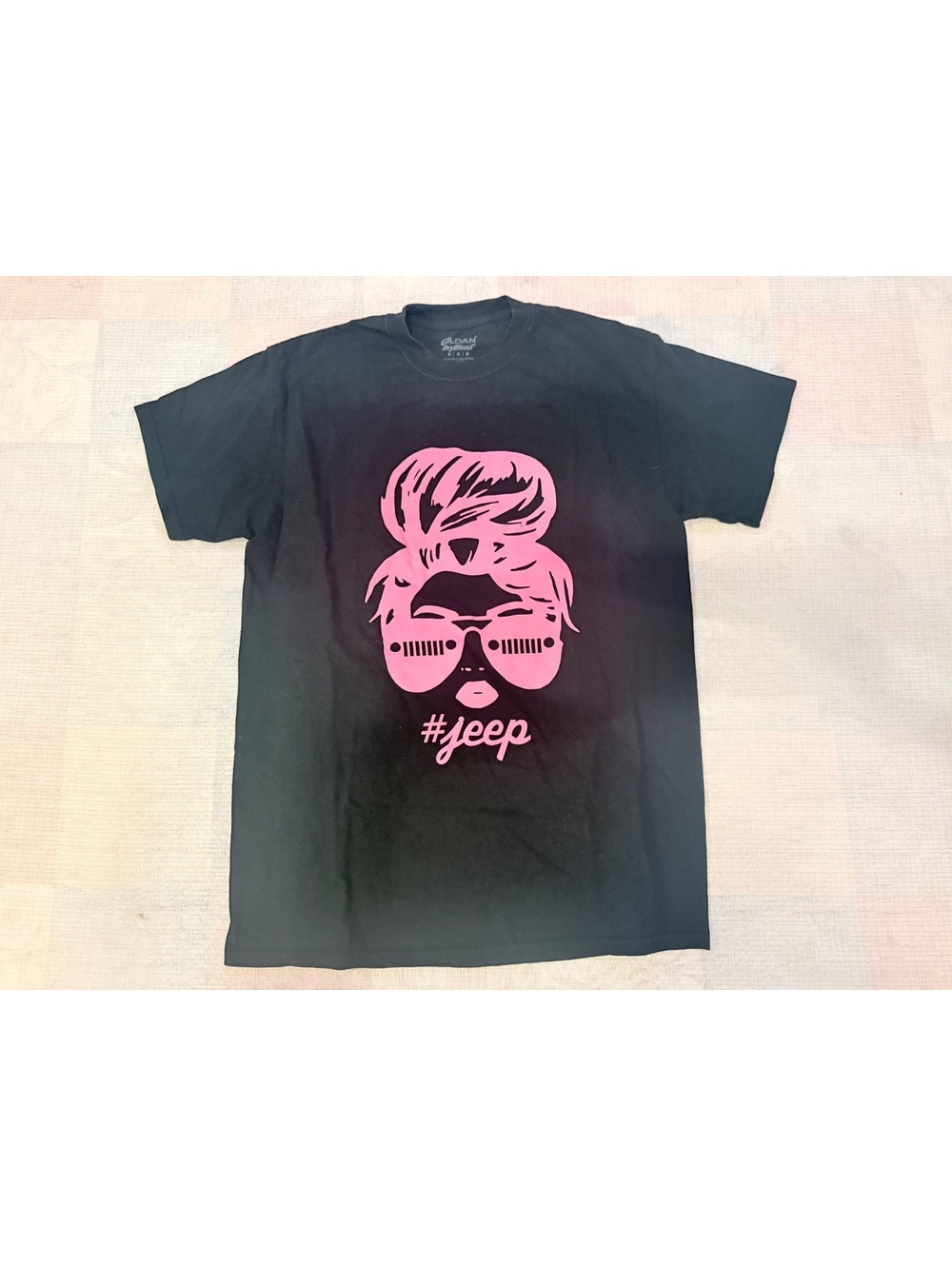 Gildan black Jeep pink skull T-shirt size L